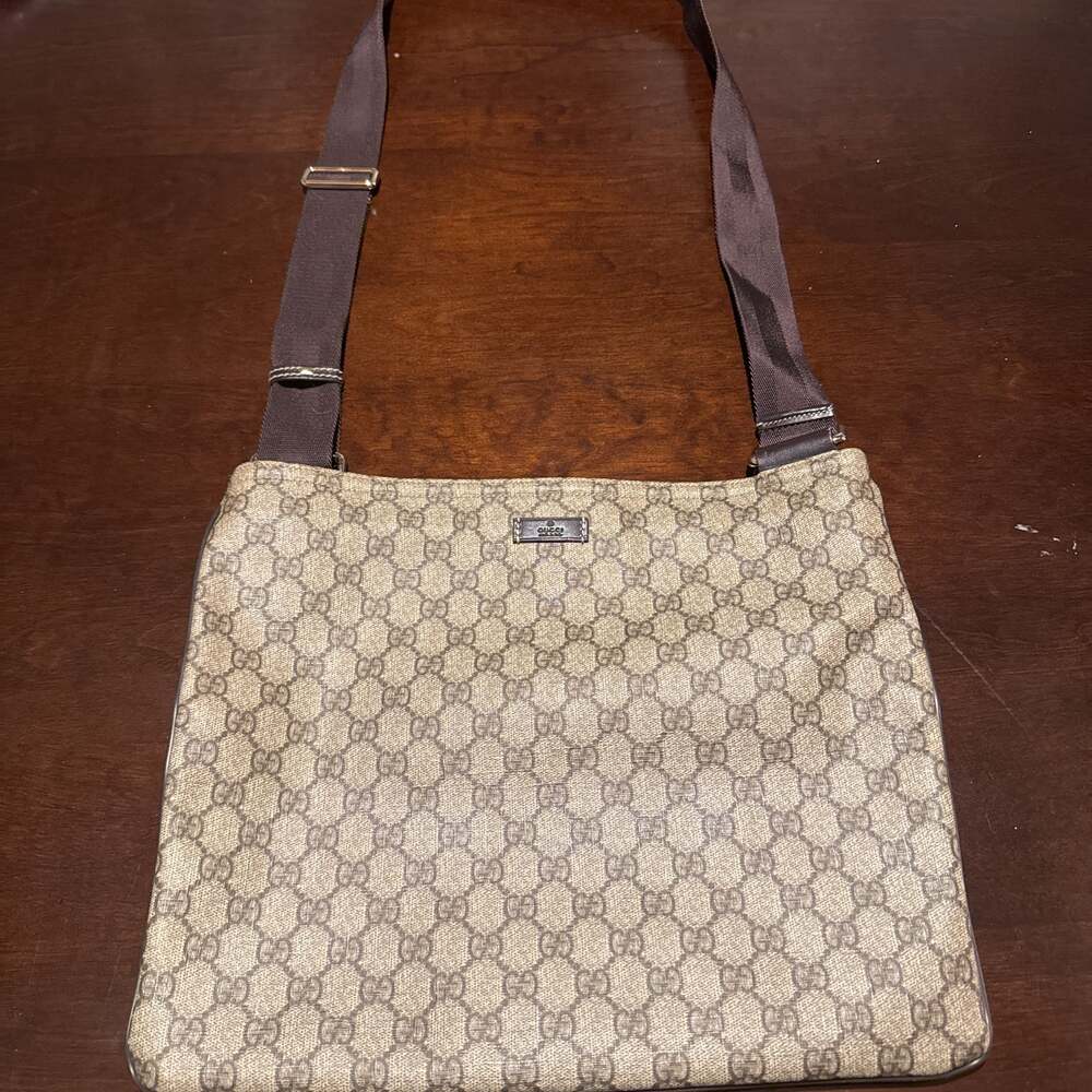 Gucci GG Supreme Messenger Bag